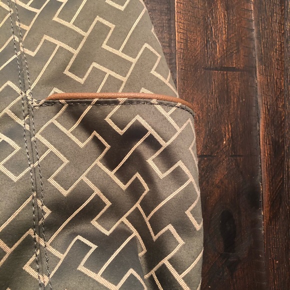 Like Brand New Tommy Hilfiger shoulder/satchel bag. - Picture 4 of 11